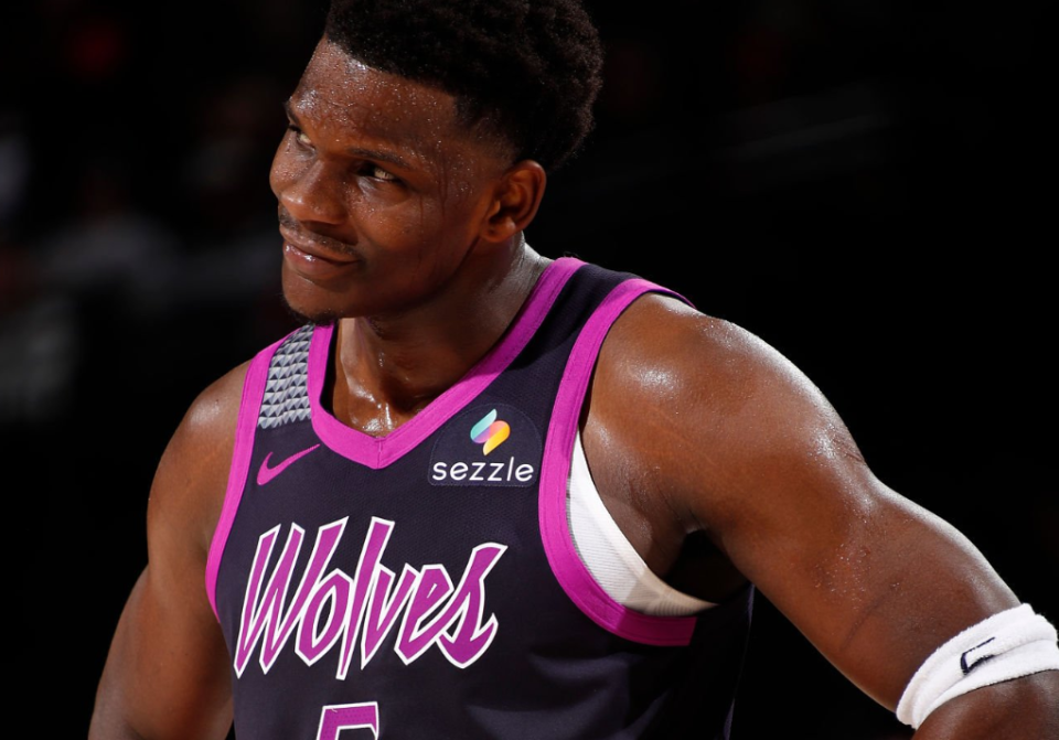 开云-NBA官宣两张罚单：华子贝恩用力把球扔向观众席 各罚25000美元