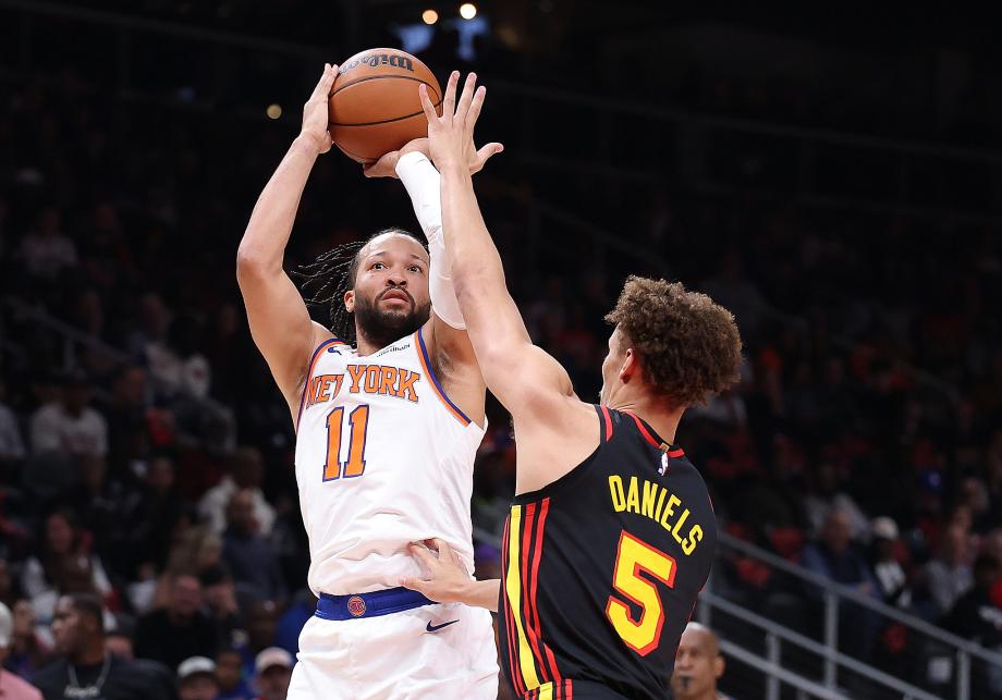 开云官网-布伦森30+13沃克空砍36分 尼克斯险胜老鹰